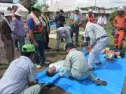 写真：防災訓練での救護の様子