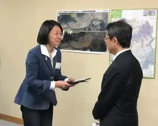 写真：代理寄附金受領式の様子