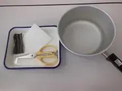 写真：調理器具と（昆布だし）材料