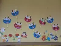 写真：子どもたちが目や口や鼻を貼り付けた鬼の顔の形のでんでんだいこ