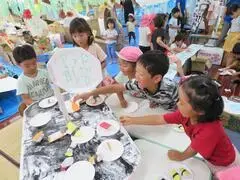 写真：回転ずしの工作