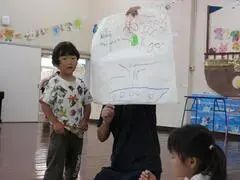 写真：設計図を披露