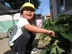 写真：隣に話しかける子