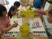 写真：こいのぼり制作の様子2