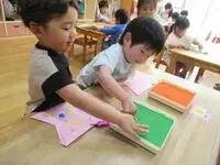 写真：こいのぼり制作の様子1