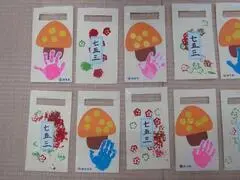 写真：手形を押した袋