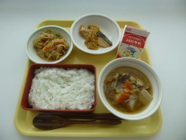 写真：10月4日（火曜）給食