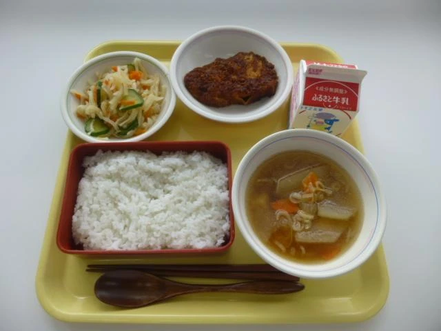 写真：10月4日（火曜）給食