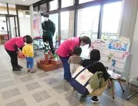 写真：3歳5か月児健康診査時の食育活動の様子