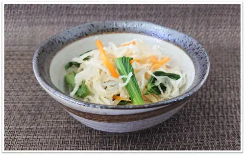 写真：切干し大根と白滝の和え物