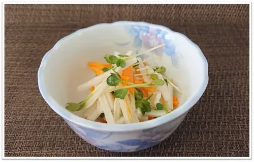 写真：山芋の梅酢和え