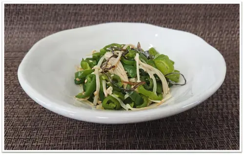 写真：ピーマンとえのきの塩昆布和え