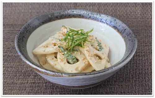 写真：れんこんの梅しそサラダ