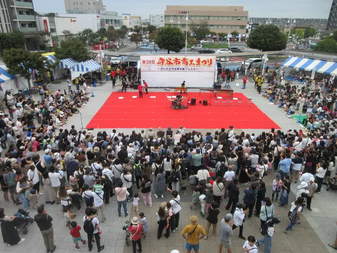 写真：令和6年のステージの様子