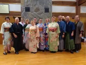 写真：着物を着て集合写真