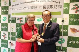 写真：ラングウィーザー副市長、松丸市長