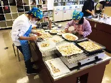 写真：アイシングをしている様子