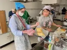 写真：りんごパイの焼き具合はどうかな？