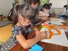 写真：工作をする子どもの様子