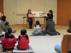 写真：おはなし会の様子