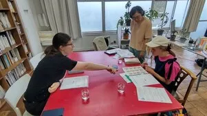 写真：アーティストへのオリエンテーション