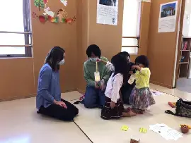 写真：ランタン作りの様子1