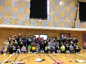 写真：クリスマスカード交流プロジェクトの参加者