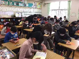 写真：カード配布後の様子