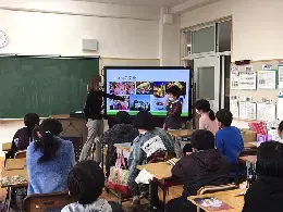 写真：プレゼンテーション後の質問の様子