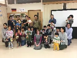 写真：参加者とシュテファニーさん