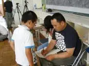 写真：磯崎氏と生徒