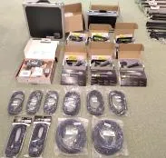 マイク・ケーブルが並んだ写真