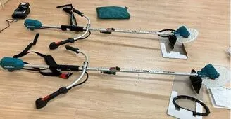 草刈機が並んでいる写真