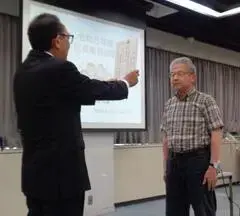 写真：市長から委嘱状交付1