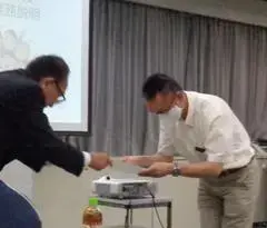 写真：市長から委嘱状交付2