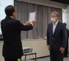 写真：市長から区長永年勤続表彰2