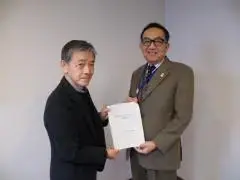 写真：市長に提案書を提出しました