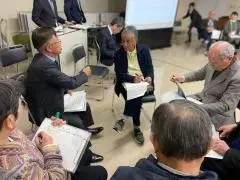 写真：情報交換3