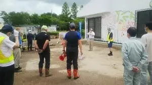 写真：業者さんの説明の様子