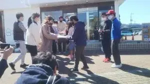 写真：手紙贈呈の様子