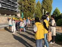 写真：ヨークベニマル前であいさつする様子