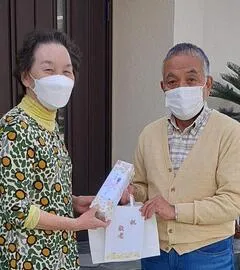 写真：敬老記念品贈呈