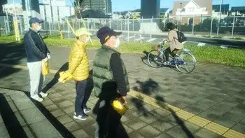 写真：新町公園付近でのあいさつ運動