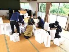 写真：仕分け作業