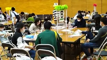 写真：アンケート記入の様子