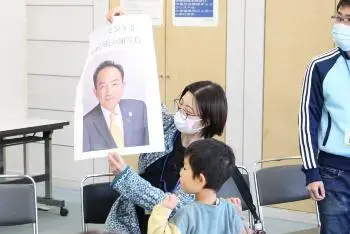 写真：クイズのヒントで写真を引いたグループ