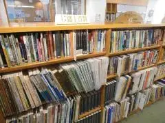 写真：中央図書館2階郷土資料コーナー