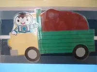 写真：窓飾りのトラック