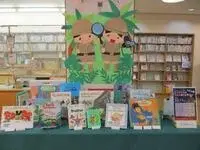 写真：探検の絵本を集めました