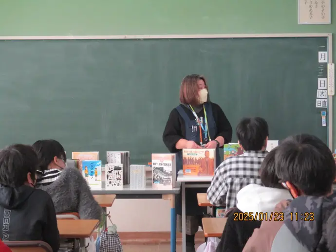 写真：松前台小学校6年生 ブックトークの様子3